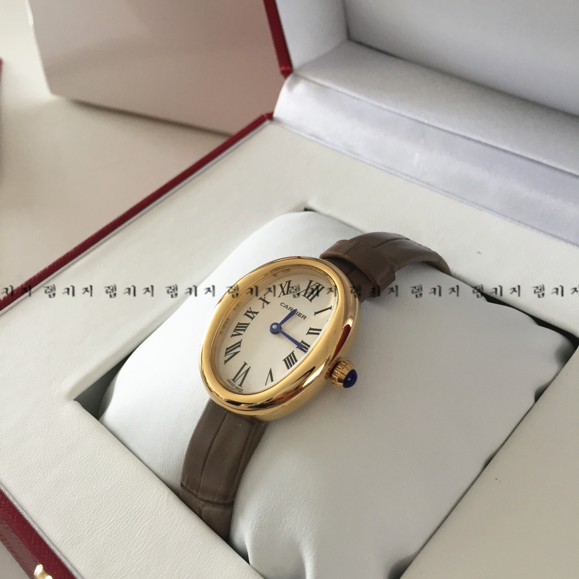 까르띠에 베누아 금장 가죽시계